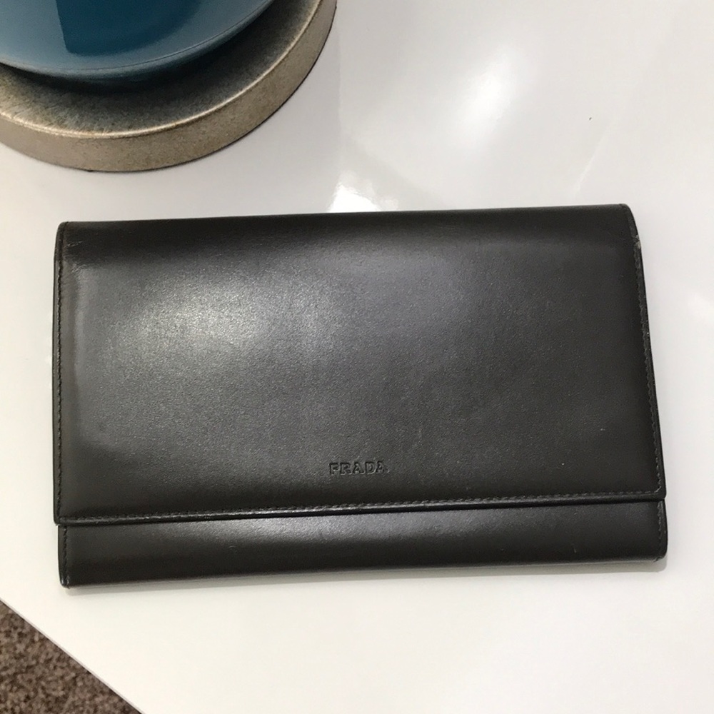 Vintage Prada Wallet🤎